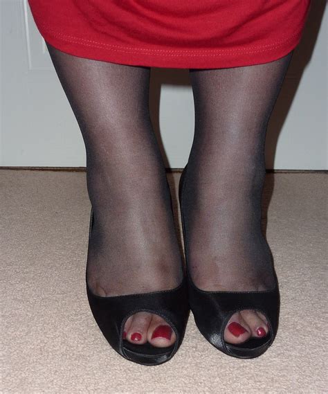 nylons with peep toe shoes